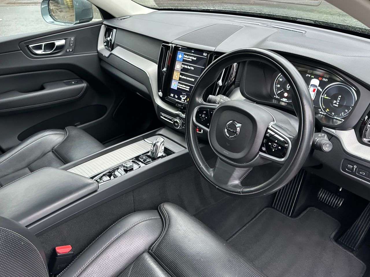 A 2019 VOLVO XC60 2.0h T8 Twin Engine 10.4kWh Inscription SUV 5dr Petrol Plug-in Hybrid Auto A 2019 VOLVO XC60 2.0h T8 Twin Engine 10.4kWh Inscription SUV 5dr Petrol Plug-in Hybrid Auto