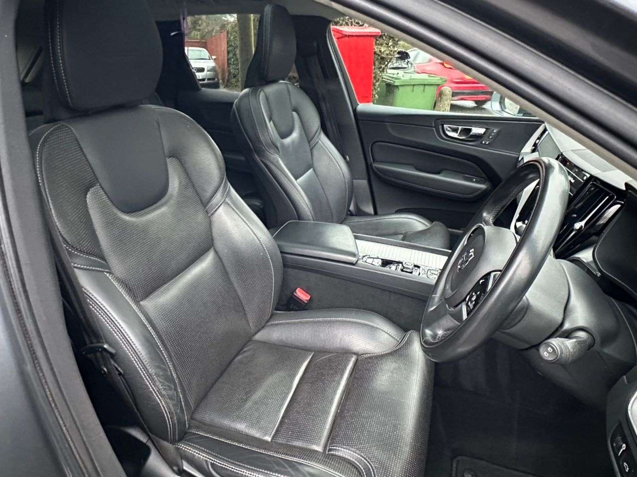 A 2019 VOLVO XC60 2.0h T8 Twin Engine 10.4kWh Inscription SUV 5dr Petrol Plug-in Hybrid Auto A 2019 VOLVO XC60 2.0h T8 Twin Engine 10.4kWh Inscription SUV 5dr Petrol Plug-in Hybrid Auto