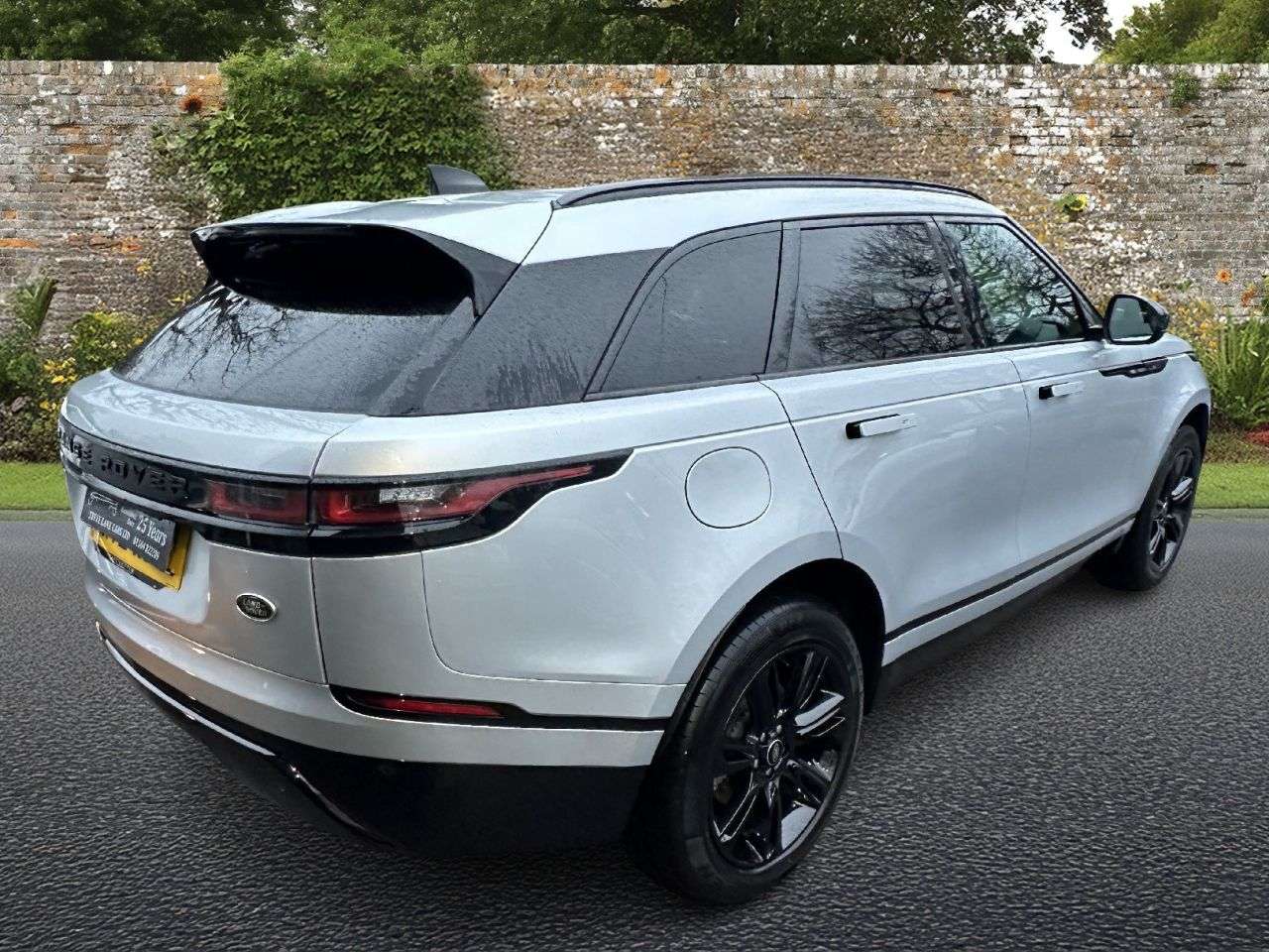 A 2022 LAND ROVER RANGE ROVER VELAR 2.0 P400e 17.1kWh R-Dynamic SE SUV 5dr Petrol Plug-in Hybrid Auto 4WD Euro A 2022 LAND ROVER RANGE ROVER VELAR 2.0 P400e 17.1kWh R-Dynamic SE SUV 5dr Petrol Plug-in Hybrid Auto 4WD Euro