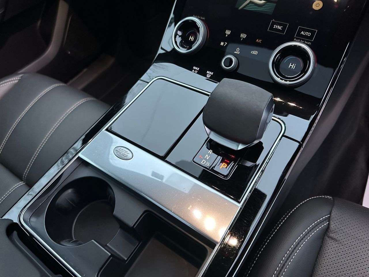 2022 LAND ROVER RANGE ROVER VELAR 2022 LAND ROVER RANGE ROVER VELAR