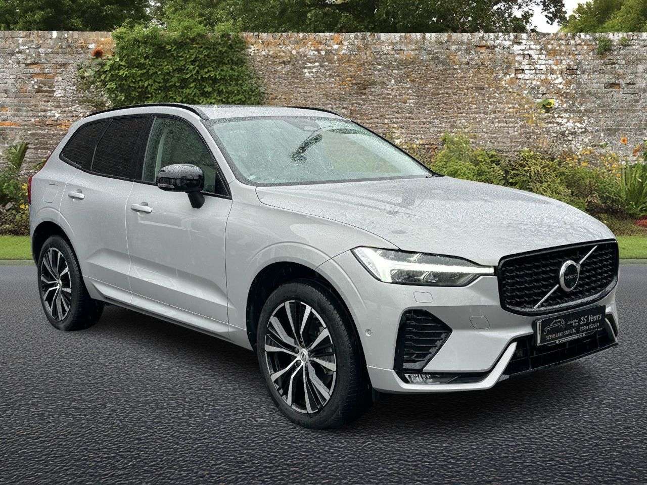 A 2023 VOLVO XC60 2.0 B5 MHEV Ultimate SUV 5dr Petrol Hybrid Auto AWD Euro 6 (s/s) (250 ps) A 2023 VOLVO XC60 2.0 B5 MHEV Ultimate SUV 5dr Petrol Hybrid Auto AWD Euro 6 (s/s) (250 ps)