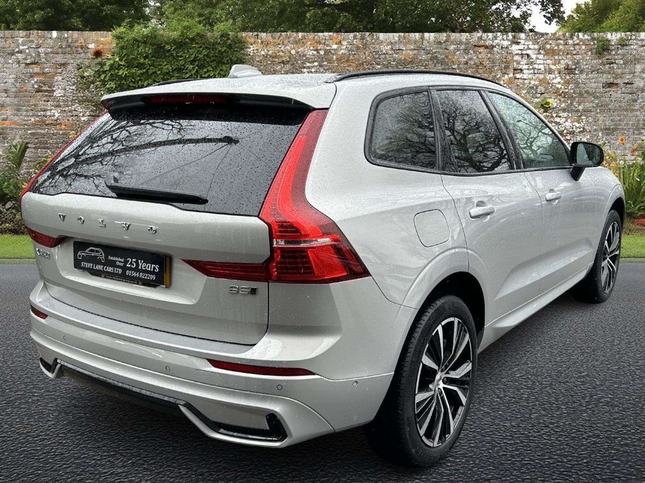 A 2023 VOLVO XC60 2.0 B5 MHEV Ultimate SUV 5dr Petrol Hybrid Auto AWD Euro 6 (s/s) (250 ps) A 2023 VOLVO XC60 2.0 B5 MHEV Ultimate SUV 5dr Petrol Hybrid Auto AWD Euro 6 (s/s) (250 ps)