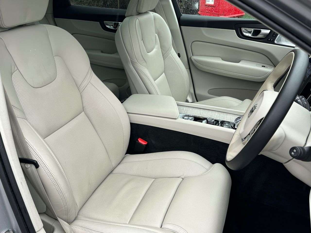 A 2023 VOLVO XC60 2.0 B5 MHEV Ultimate SUV 5dr Petrol Hybrid Auto AWD Euro 6 (s/s) (250 ps) A 2023 VOLVO XC60 2.0 B5 MHEV Ultimate SUV 5dr Petrol Hybrid Auto AWD Euro 6 (s/s) (250 ps)