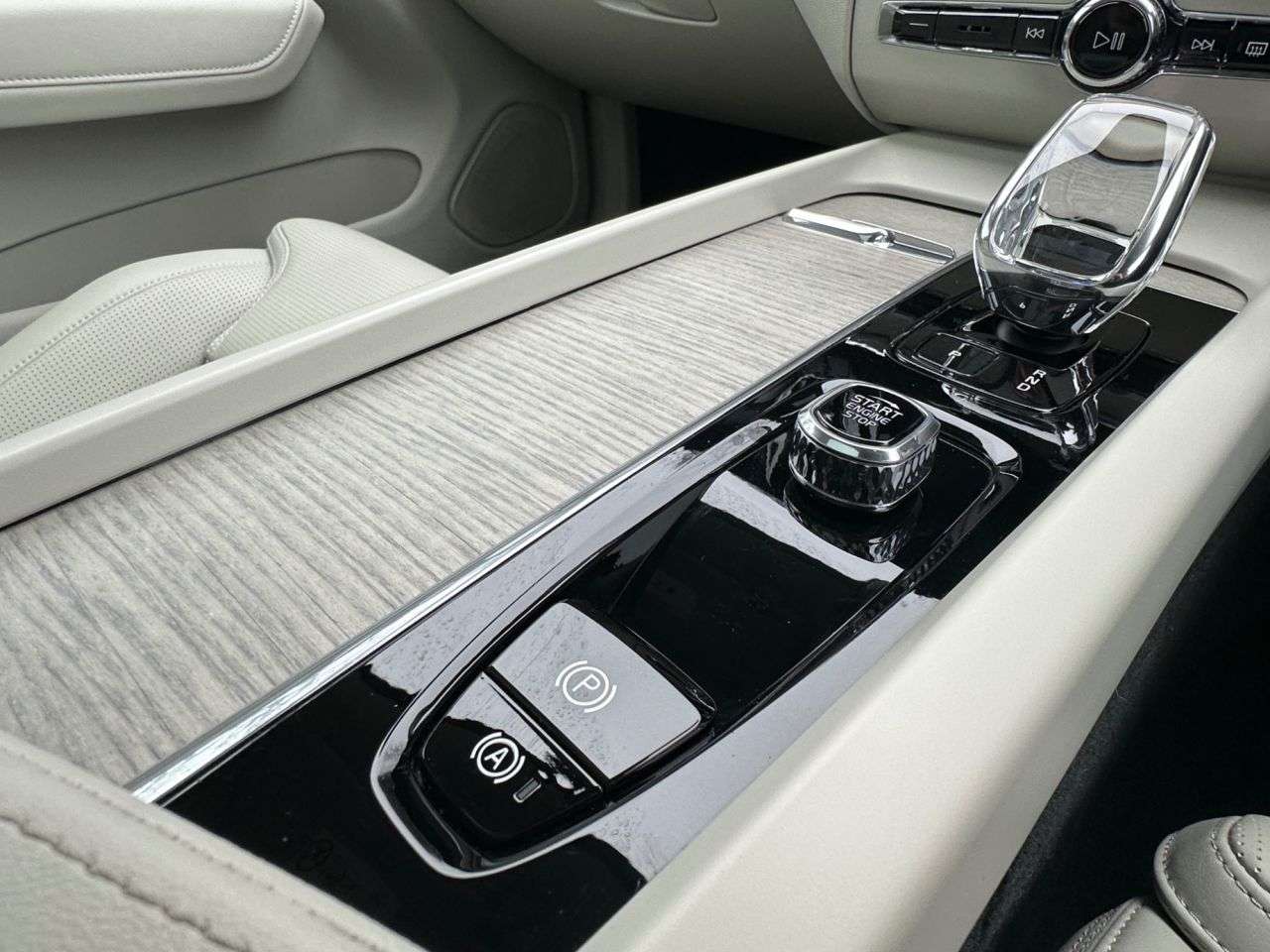 2023 VOLVO XC60 2023 VOLVO XC60