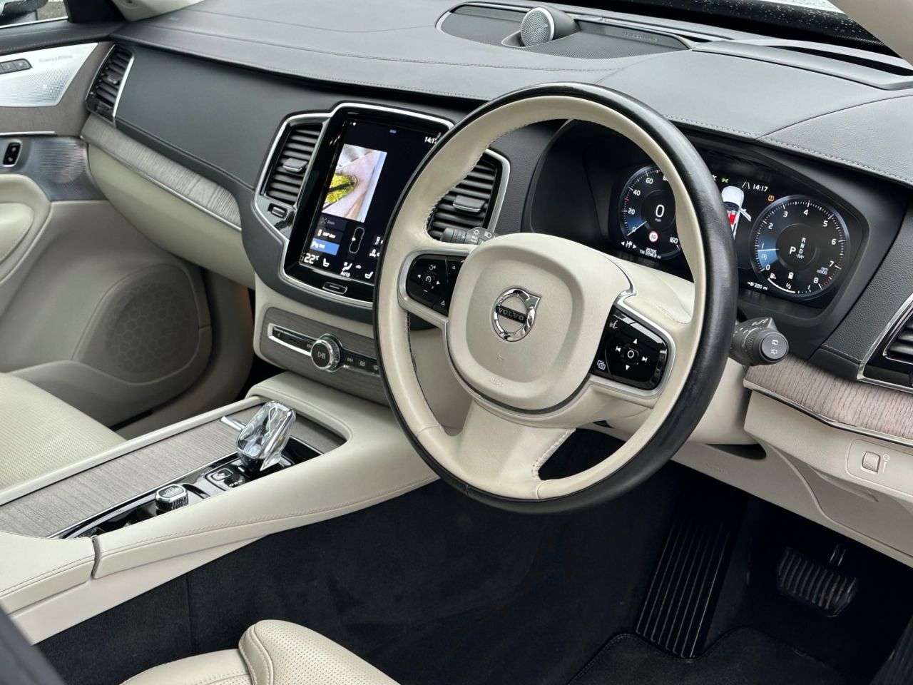 A 2022 VOLVO XC90 2.0 B6 MHEV Inscription Pro SUV 5dr Petrol Hybrid Auto 4WD Euro 6 (s/s) (30 A 2022 VOLVO XC90 2.0 B6 MHEV Inscription Pro SUV 5dr Petrol Hybrid Auto 4WD Euro 6 (s/s) (30