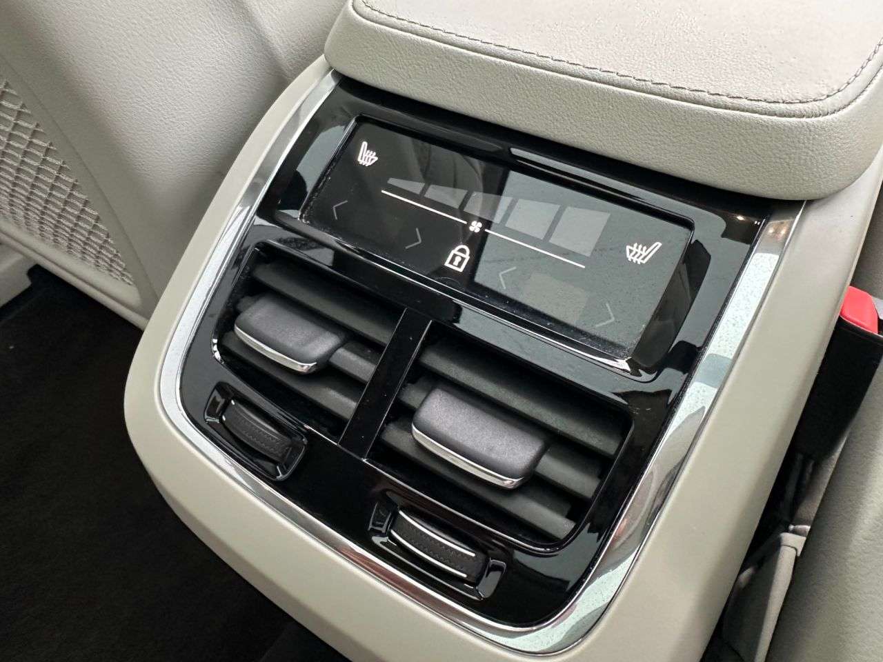 2022 VOLVO XC90 2022 VOLVO XC90