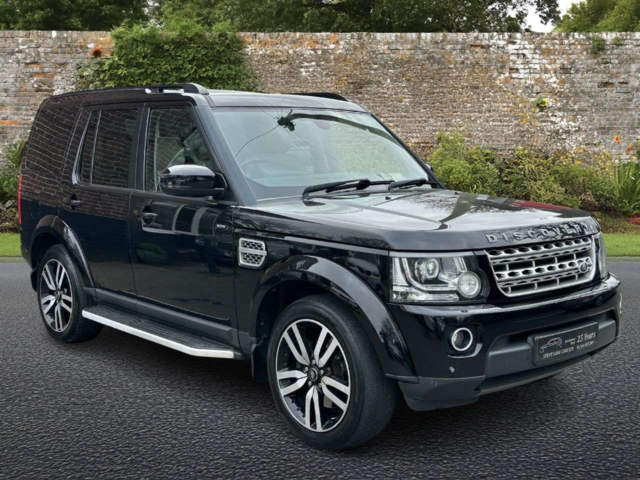 A 2014 LAND ROVER DISCOVERY 4 3.0 SD V6 HSE Luxury SUV 5dr Diesel Auto 4WD Euro 5 (s/s) (255 bhp) A 2014 LAND ROVER DISCOVERY 4 3.0 SD V6 HSE Luxury SUV 5dr Diesel Auto 4WD Euro 5 (s/s) (255 bhp)
