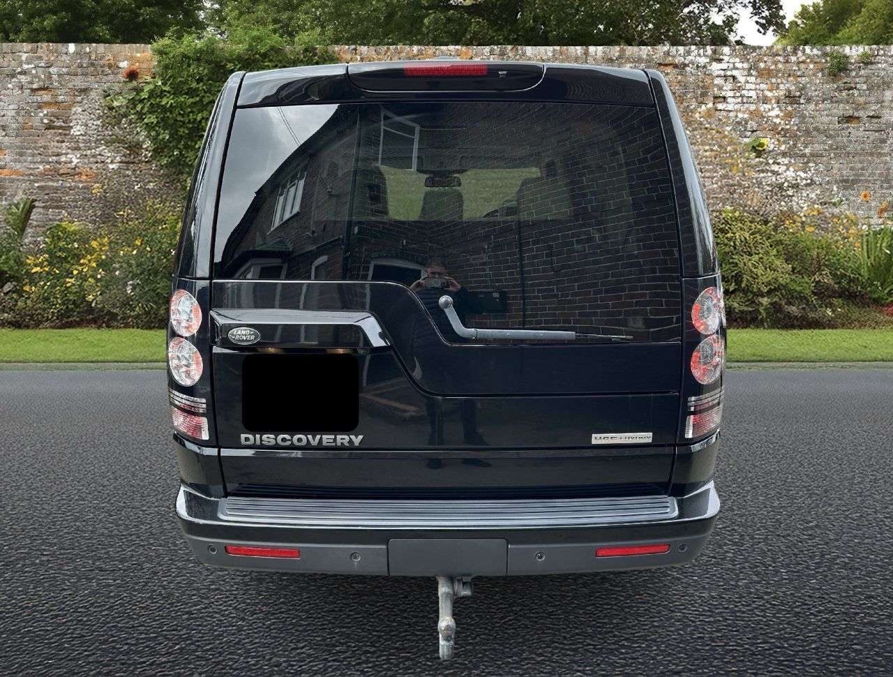 A 2014 LAND ROVER DISCOVERY 4 3.0 SD V6 HSE Luxury SUV 5dr Diesel Auto 4WD Euro 5 (s/s) (255 bhp) A 2014 LAND ROVER DISCOVERY 4 3.0 SD V6 HSE Luxury SUV 5dr Diesel Auto 4WD Euro 5 (s/s) (255 bhp)