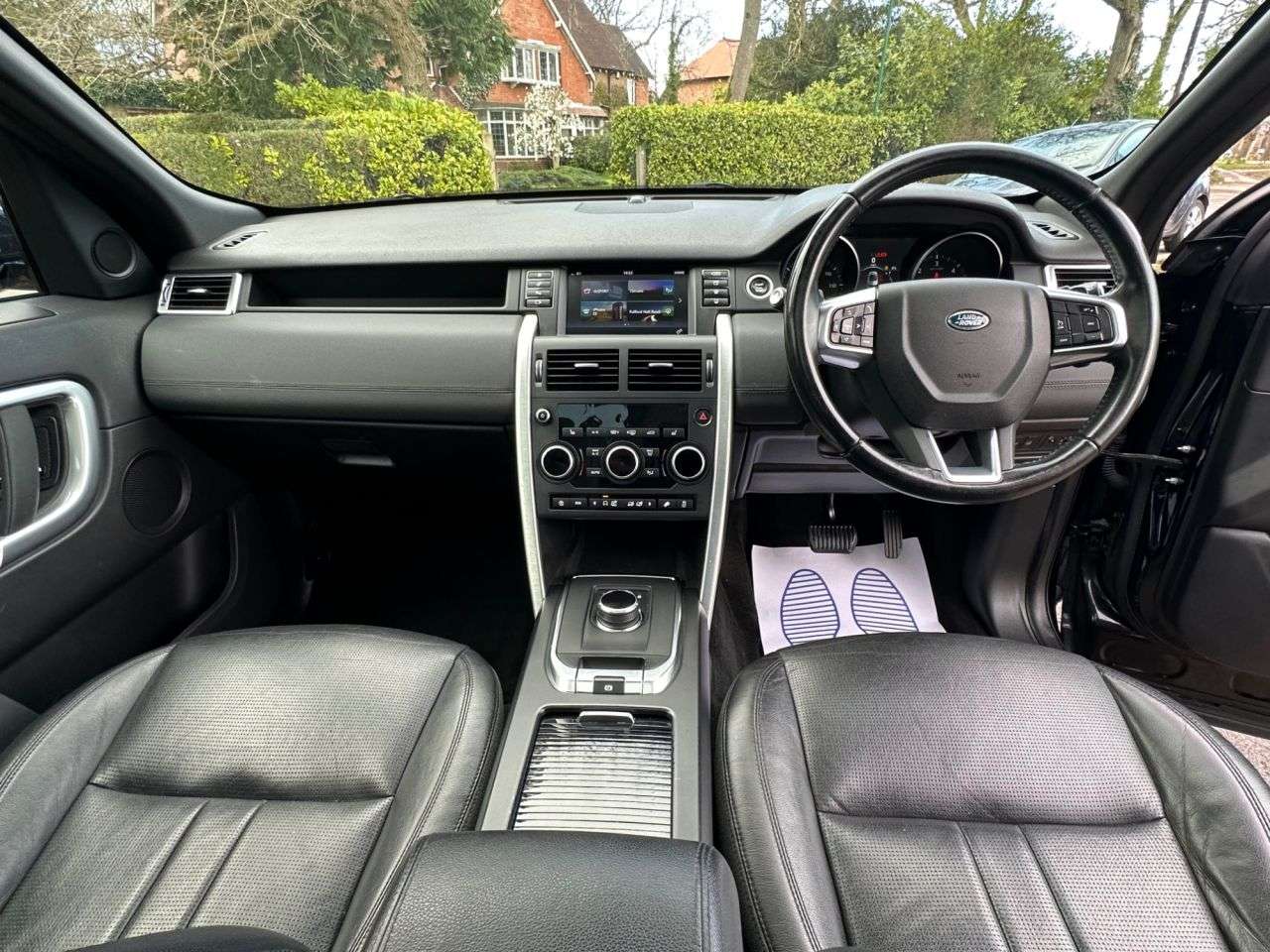 A 2018 LAND ROVER DISCOVERY SPORT 2.0 TD4 SE Tech SUV 5dr Diesel Auto 4WD Euro 6 (s/s) (180 ps) A 2018 LAND ROVER DISCOVERY SPORT 2.0 TD4 SE Tech SUV 5dr Diesel Auto 4WD Euro 6 (s/s) (180 ps)