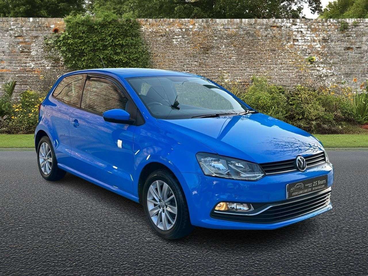 A 2015 VOLKSWAGEN POLO 1.0 BlueMotion Tech SE Hatchback 3dr Petrol Manual Euro 6 (s/s) (60 ps) A 2015 VOLKSWAGEN POLO 1.0 BlueMotion Tech SE Hatchback 3dr Petrol Manual Euro 6 (s/s) (60 ps)