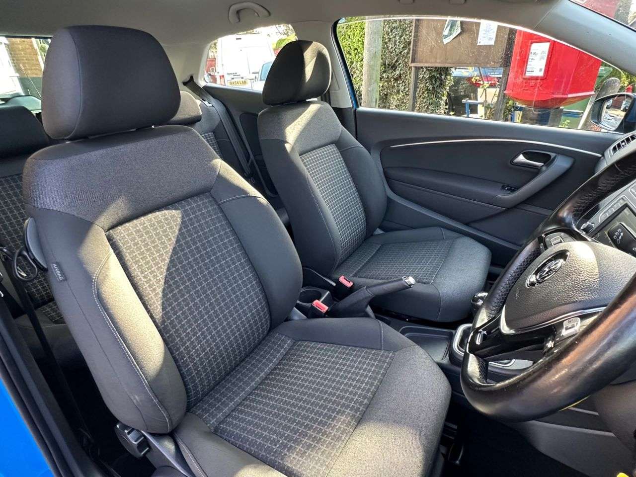 A 2015 VOLKSWAGEN POLO 1.0 BlueMotion Tech SE Hatchback 3dr Petrol Manual Euro 6 (s/s) (60 ps) A 2015 VOLKSWAGEN POLO 1.0 BlueMotion Tech SE Hatchback 3dr Petrol Manual Euro 6 (s/s) (60 ps)