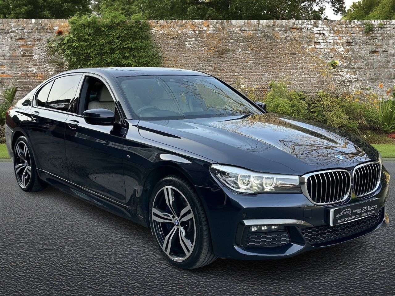 A 2018 BMW 7 SERIES 3.0 740d M Sport Saloon 4dr Diesel Auto xDrive Euro 6 (s/s) (320 ps) A 2018 BMW 7 SERIES 3.0 740d M Sport Saloon 4dr Diesel Auto xDrive Euro 6 (s/s) (320 ps)