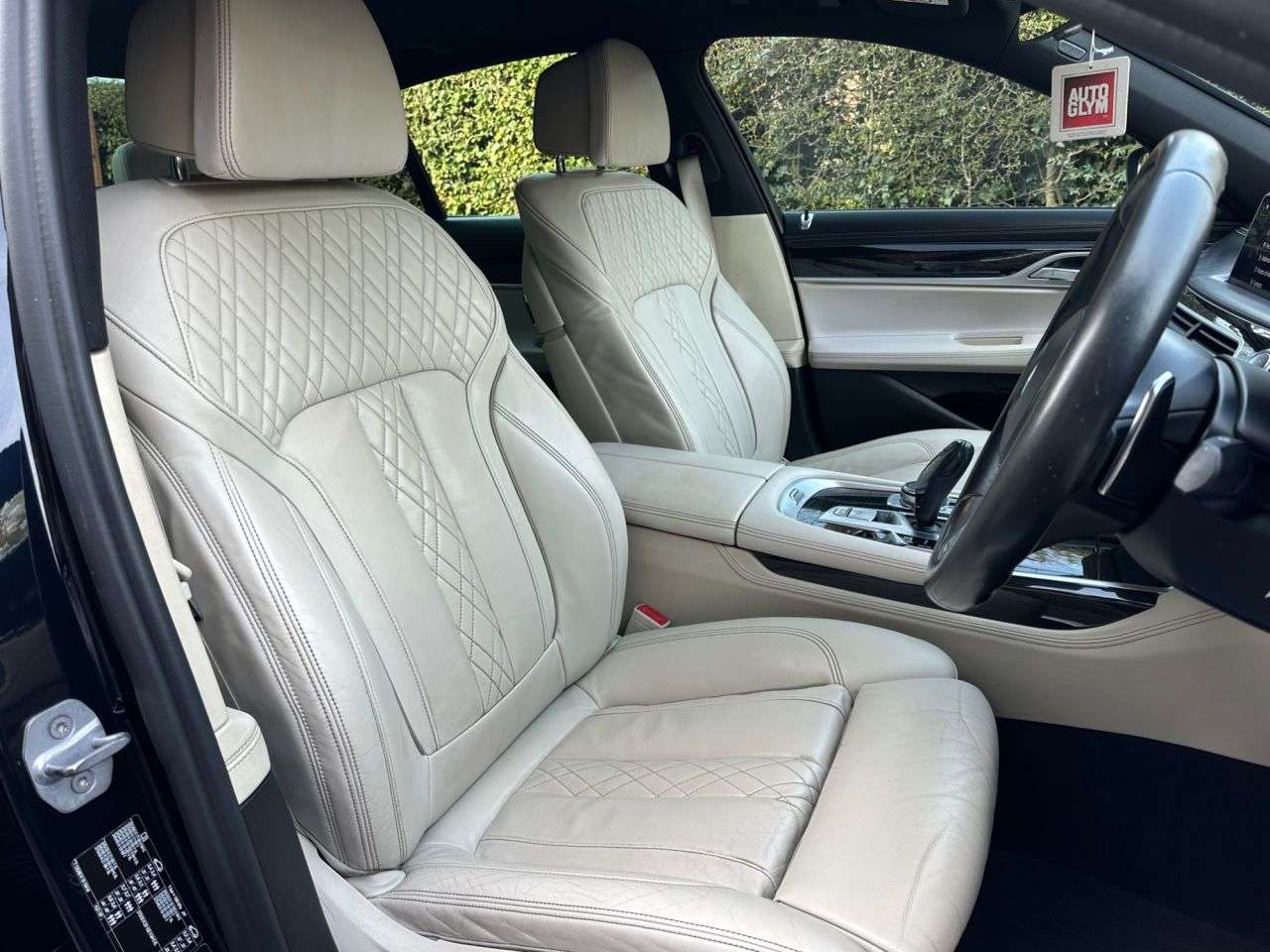 A 2018 BMW 7 SERIES 3.0 740d M Sport Saloon 4dr Diesel Auto xDrive Euro 6 (s/s) (320 ps) A 2018 BMW 7 SERIES 3.0 740d M Sport Saloon 4dr Diesel Auto xDrive Euro 6 (s/s) (320 ps)