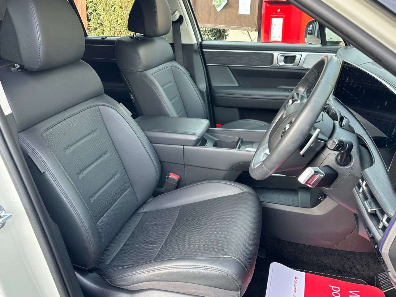 A 2024 HYUNDAI SANTA FE 1.6 T-GDi 13.8kWh Premium SUV 5dr Petrol Plug-in Hybrid Auto 4WD Euro 6 (s/ A 2024 HYUNDAI SANTA FE 1.6 T-GDi 13.8kWh Premium SUV 5dr Petrol Plug-in Hybrid Auto 4WD Euro 6 (s/