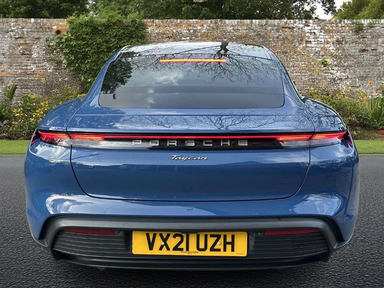 A 2021 PORSCHE TAYCAN Performance Plus 93.4kWh Saloon 4dr Electric Auto RWD (476 ps) A 2021 PORSCHE TAYCAN Performance Plus 93.4kWh Saloon 4dr Electric Auto RWD (476 ps)