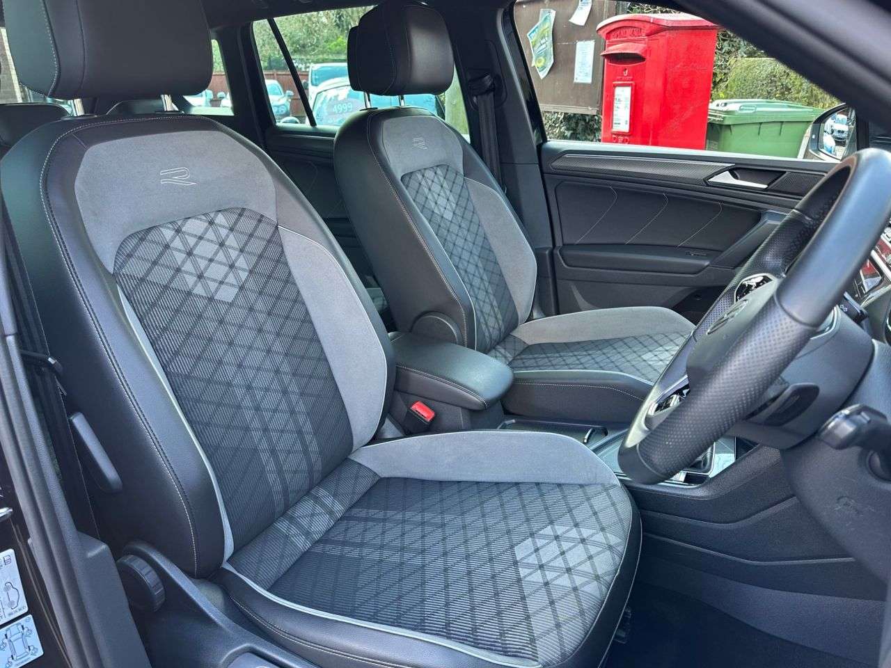 A 2021 VOLKSWAGEN TIGUAN 2.0 TDI R-Line SUV 5dr Diesel DSG Euro 6 (s/s) (150 ps) A 2021 VOLKSWAGEN TIGUAN 2.0 TDI R-Line SUV 5dr Diesel DSG Euro 6 (s/s) (150 ps)