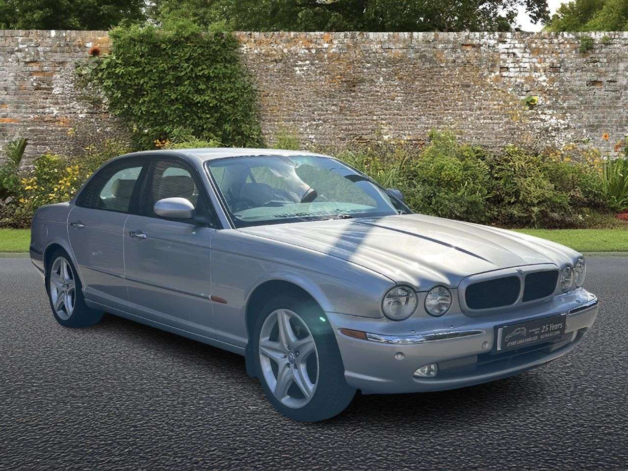 A 2004 JAGUAR XJ 3.6 XJ8 SE Sport Premium Pack Saloon 4dr Petrol Automatic (254 g/km, 262 bh A 2004 JAGUAR XJ 3.6 XJ8 SE Sport Premium Pack Saloon 4dr Petrol Automatic (254 g/km, 262 bh