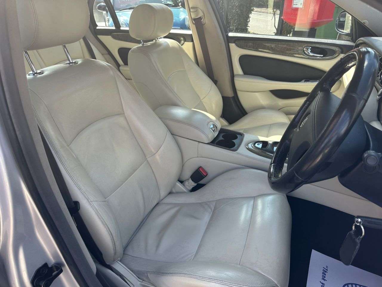 A 2004 JAGUAR XJ 3.6 XJ8 SE Sport Premium Pack Saloon 4dr Petrol Automatic (254 g/km, 262 bh A 2004 JAGUAR XJ 3.6 XJ8 SE Sport Premium Pack Saloon 4dr Petrol Automatic (254 g/km, 262 bh