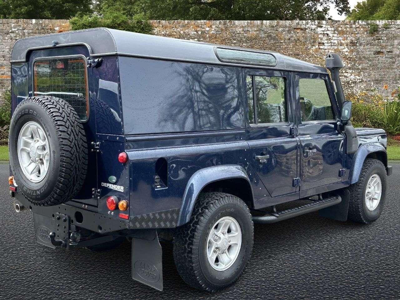 A 2012 LAND ROVER DEFENDER 2.2 TDCi XS Utility Wagon Double Cab 5dr Diesel Manual 4WD MWB Euro 5 (122 A 2012 LAND ROVER DEFENDER 2.2 TDCi XS Utility Wagon Double Cab 5dr Diesel Manual 4WD MWB Euro 5 (122