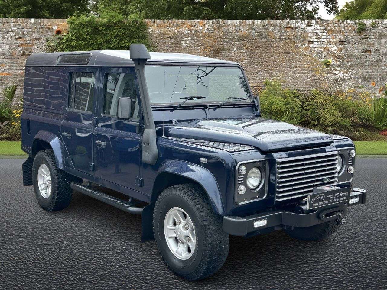 A 2012 LAND ROVER DEFENDER 2.2 TDCi XS Utility Wagon Double Cab 5dr Diesel Manual 4WD MWB Euro 5 (122 A 2012 LAND ROVER DEFENDER 2.2 TDCi XS Utility Wagon Double Cab 5dr Diesel Manual 4WD MWB Euro 5 (122