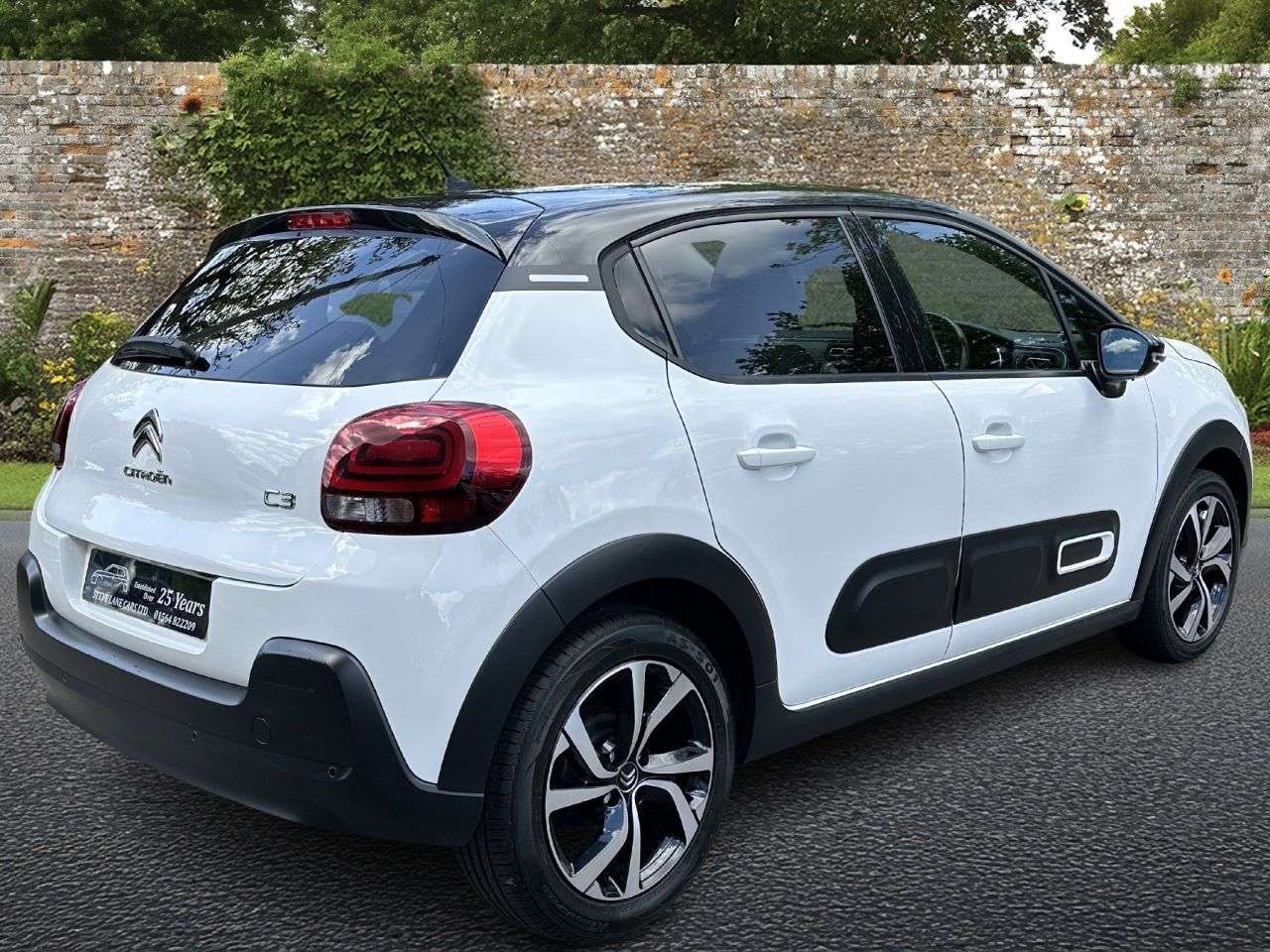 A 2022 CITROEN C3 1.2 PureTech Shine Plus Hatchback 5dr Petrol Manual Euro 6 (s/s) (83 ps) A 2022 CITROEN C3 1.2 PureTech Shine Plus Hatchback 5dr Petrol Manual Euro 6 (s/s) (83 ps)