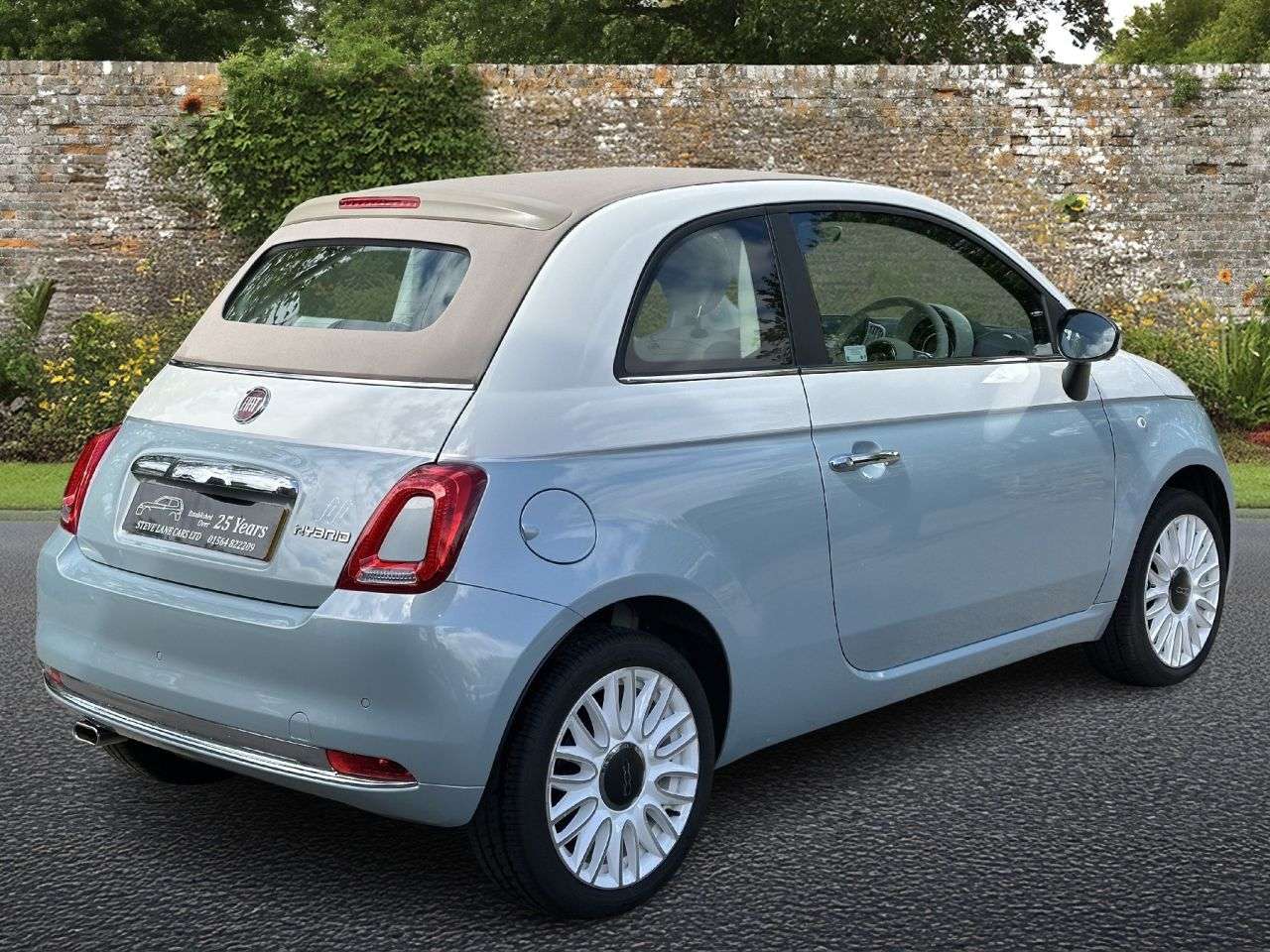 A 2024 FIAT 500C 1.0 MHEV Collezione 1957 Convertible 2dr Petrol Manual Euro 6 (s/s) (70 bhp A 2024 FIAT 500C 1.0 MHEV Collezione 1957 Convertible 2dr Petrol Manual Euro 6 (s/s) (70 bhp