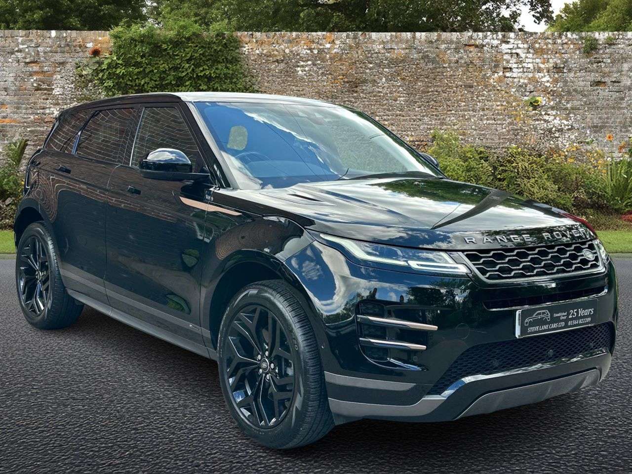 A 2019 LAND ROVER RANGE ROVER EVOQUE 2.0 D180 R-Dynamic SE SUV 5dr Diesel Auto 4WD Euro 6 (s/s) (180 ps) A 2019 LAND ROVER RANGE ROVER EVOQUE 2.0 D180 R-Dynamic SE SUV 5dr Diesel Auto 4WD Euro 6 (s/s) (180 ps)