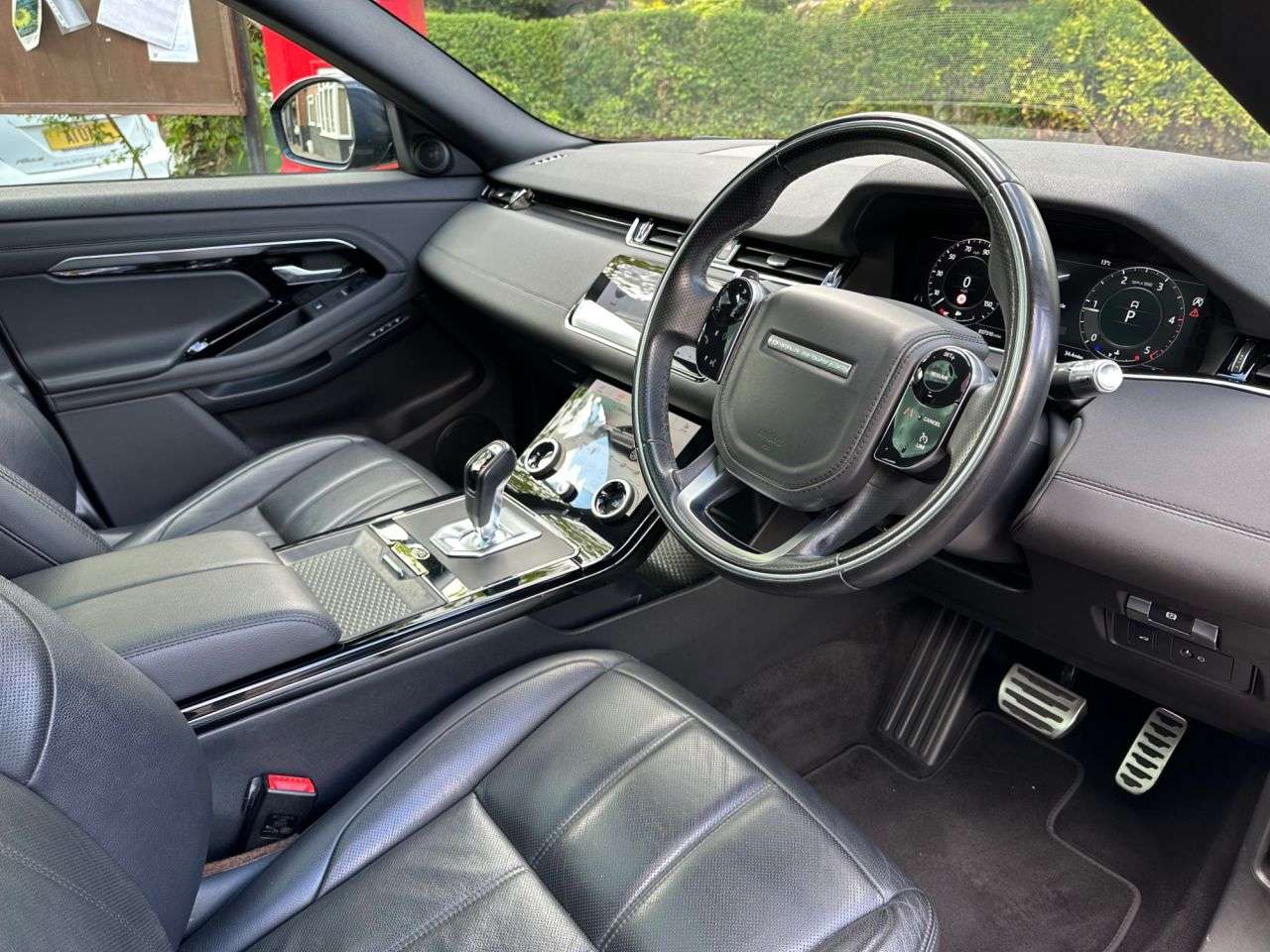 A 2019 LAND ROVER RANGE ROVER EVOQUE 2.0 D180 R-Dynamic SE SUV 5dr Diesel Auto 4WD Euro 6 (s/s) (180 ps) A 2019 LAND ROVER RANGE ROVER EVOQUE 2.0 D180 R-Dynamic SE SUV 5dr Diesel Auto 4WD Euro 6 (s/s) (180 ps)