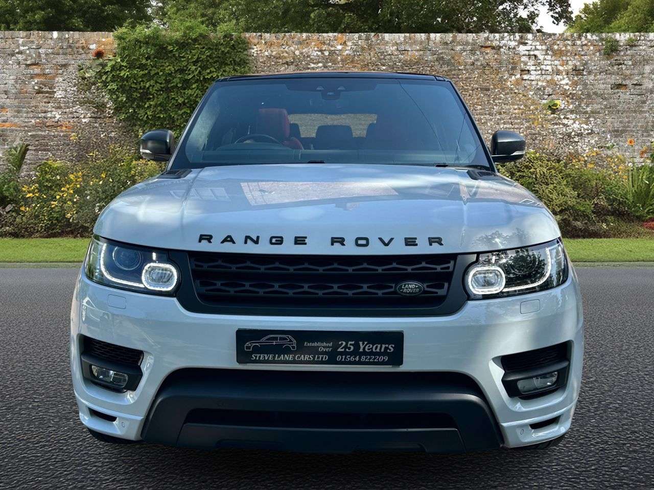 A 2017 LAND ROVER RANGE ROVER SPORT 3.0 SD V6 Autobiography Dynamic SUV 5dr Diesel Auto 4WD Euro 6 (s/s) (306 p A 2017 LAND ROVER RANGE ROVER SPORT 3.0 SD V6 Autobiography Dynamic SUV 5dr Diesel Auto 4WD Euro 6 (s/s) (306 p
