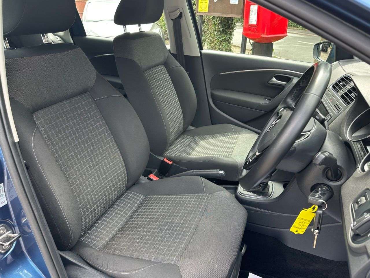 A 2015 VOLKSWAGEN POLO 1.2 TSI BlueMotion Tech SE Hatchback 5dr Petrol DSG Euro 6 (s/s) (90 ps) Ca A 2015 VOLKSWAGEN POLO 1.2 TSI BlueMotion Tech SE Hatchback 5dr Petrol DSG Euro 6 (s/s) (90 ps) Ca