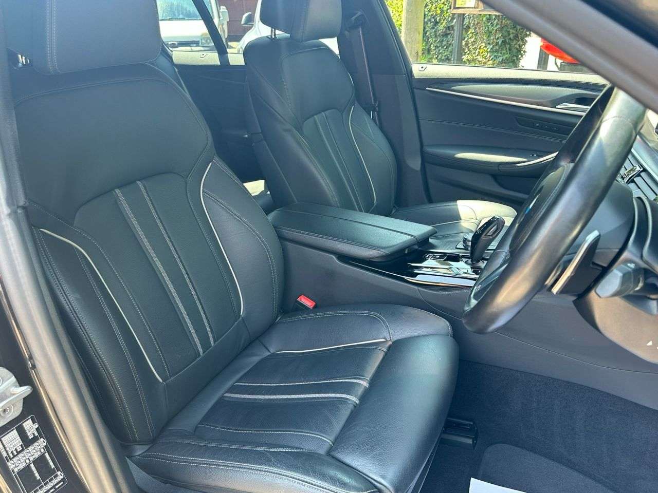 A 2021 BMW 5 SERIES 2.0 520d MHT M Sport Touring 5dr Diesel Hybrid Steptronic Euro 6 (s/s) (190 A 2021 BMW 5 SERIES 2.0 520d MHT M Sport Touring 5dr Diesel Hybrid Steptronic Euro 6 (s/s) (190