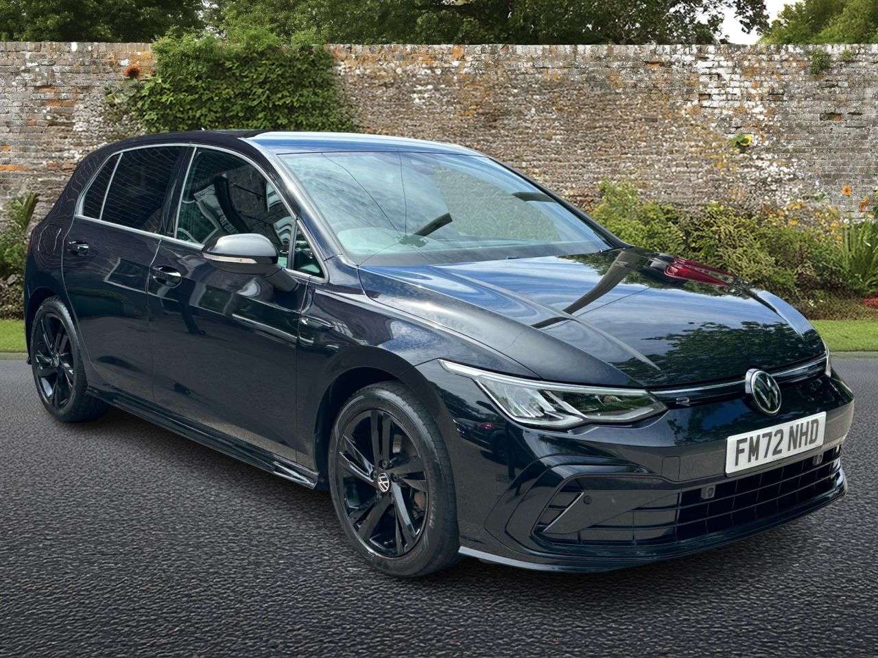 A 2022 VOLKSWAGEN GOLF 1.5 eTSI MHEV R-Line Hatchback 5dr Petrol Hybrid DSG Euro 6 (s/s) (130 ps) A 2022 VOLKSWAGEN GOLF 1.5 eTSI MHEV R-Line Hatchback 5dr Petrol Hybrid DSG Euro 6 (s/s) (130 ps)