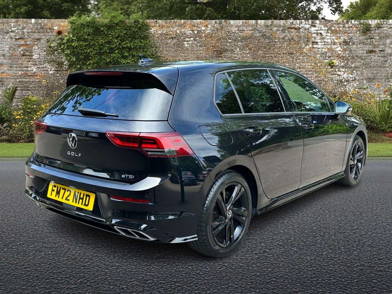 A 2022 VOLKSWAGEN GOLF 1.5 eTSI MHEV R-Line Hatchback 5dr Petrol Hybrid DSG Euro 6 (s/s) (130 ps) A 2022 VOLKSWAGEN GOLF 1.5 eTSI MHEV R-Line Hatchback 5dr Petrol Hybrid DSG Euro 6 (s/s) (130 ps)
