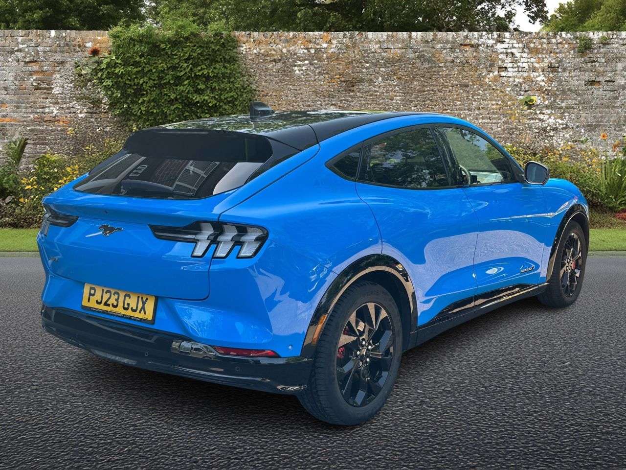 A 2023 FORD MUSTANG MACH-E Extended Range 91kWh SUV 5dr Electric Automatic AWD (351 ps) A 2023 FORD MUSTANG MACH-E Extended Range 91kWh SUV 5dr Electric Automatic AWD (351 ps)