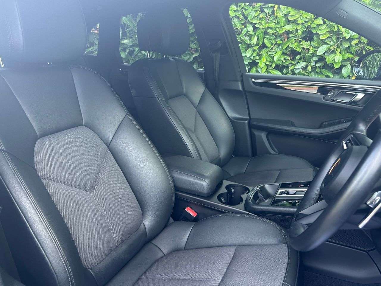 A 2022 PORSCHE MACAN 2.9T V6 S SUV 5dr Petrol PDK 4WD Euro 6 (s/s) (380 ps) A 2022 PORSCHE MACAN 2.9T V6 S SUV 5dr Petrol PDK 4WD Euro 6 (s/s) (380 ps)