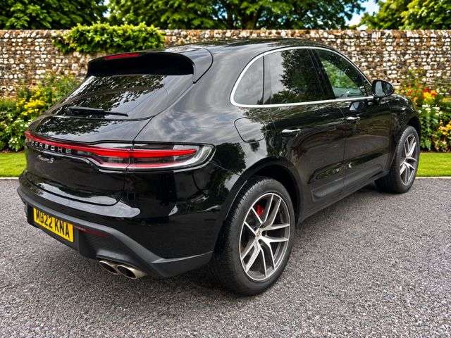 A 2022 PORSCHE MACAN 2.9T V6 S SUV 5dr Petrol PDK 4WD Euro 6 (s/s) (380 ps) A 2022 PORSCHE MACAN 2.9T V6 S SUV 5dr Petrol PDK 4WD Euro 6 (s/s) (380 ps)