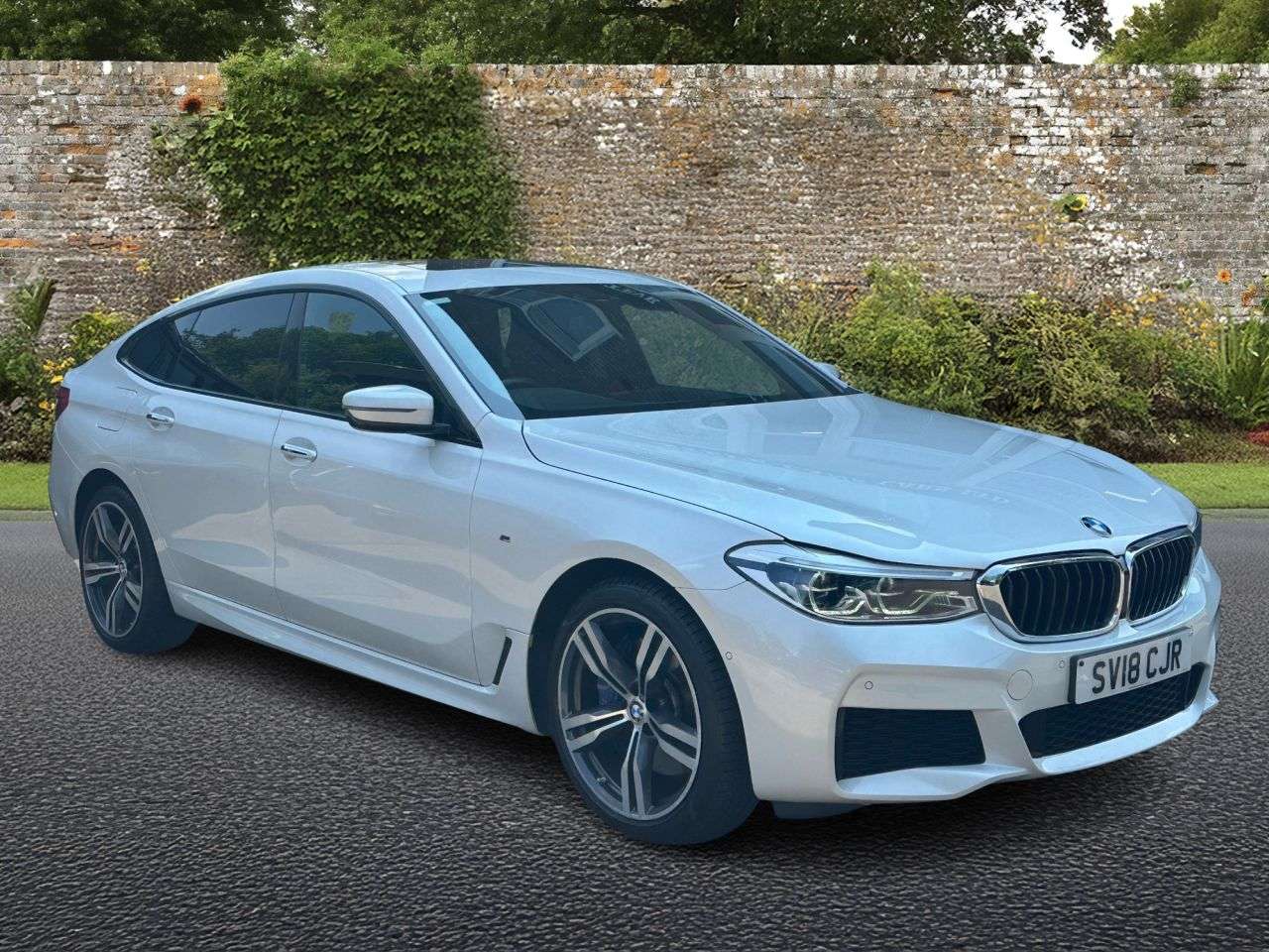A 2018 BMW 6 SERIES GRAN TURISMO 3.0 640i GPF M Sport GT 5dr Petrol Auto xDrive Euro 6 (s/s) (340 ps) A 2018 BMW 6 SERIES GRAN TURISMO 3.0 640i GPF M Sport GT 5dr Petrol Auto xDrive Euro 6 (s/s) (340 ps)