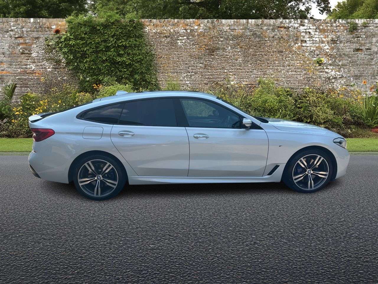 A 2018 BMW 6 SERIES GRAN TURISMO 3.0 640i GPF M Sport GT 5dr Petrol Auto xDrive Euro 6 (s/s) (340 ps) A 2018 BMW 6 SERIES GRAN TURISMO 3.0 640i GPF M Sport GT 5dr Petrol Auto xDrive Euro 6 (s/s) (340 ps)
