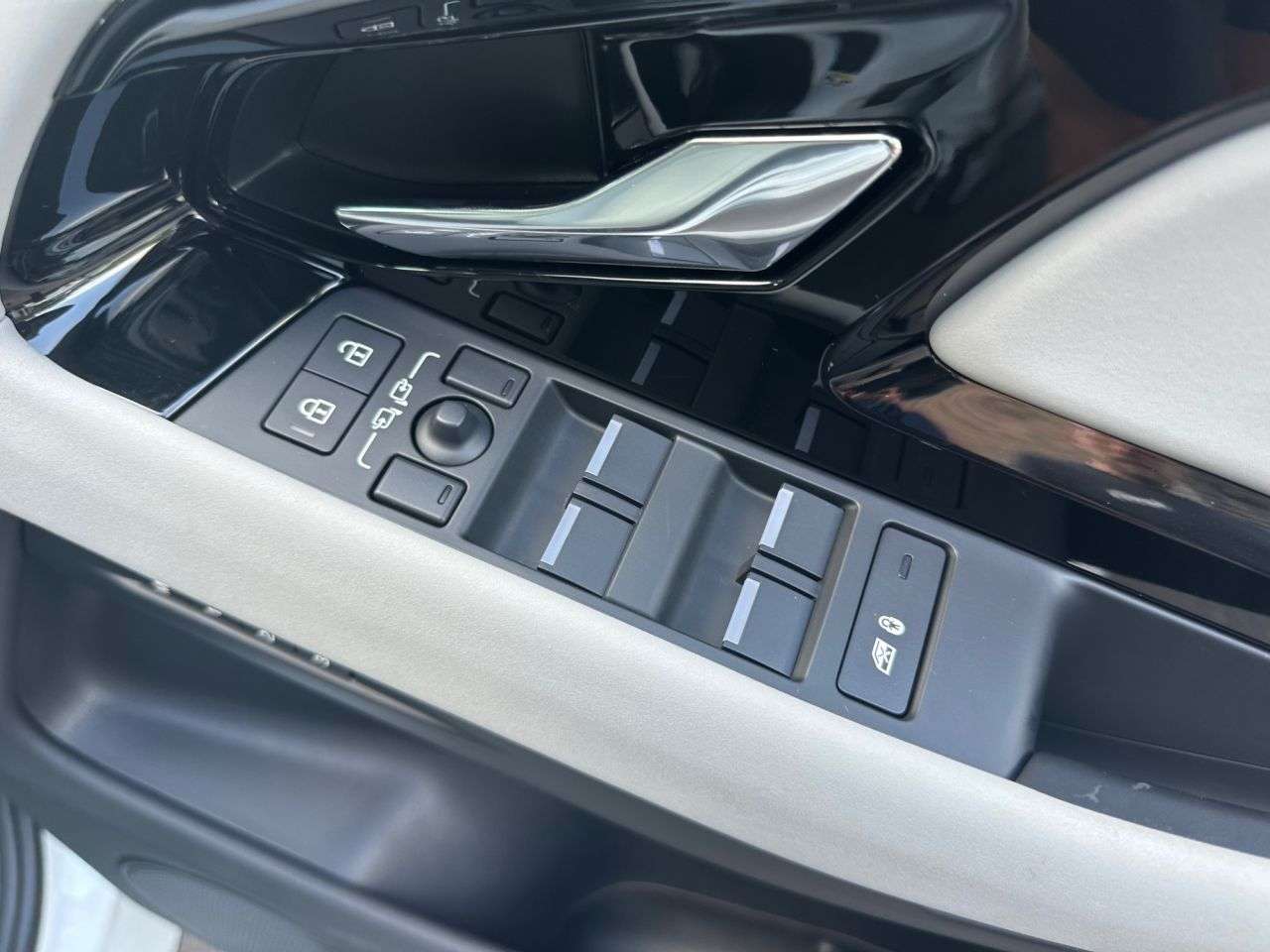 2024 LAND ROVER RANGE ROVER EVOQUE 2024 LAND ROVER RANGE ROVER EVOQUE