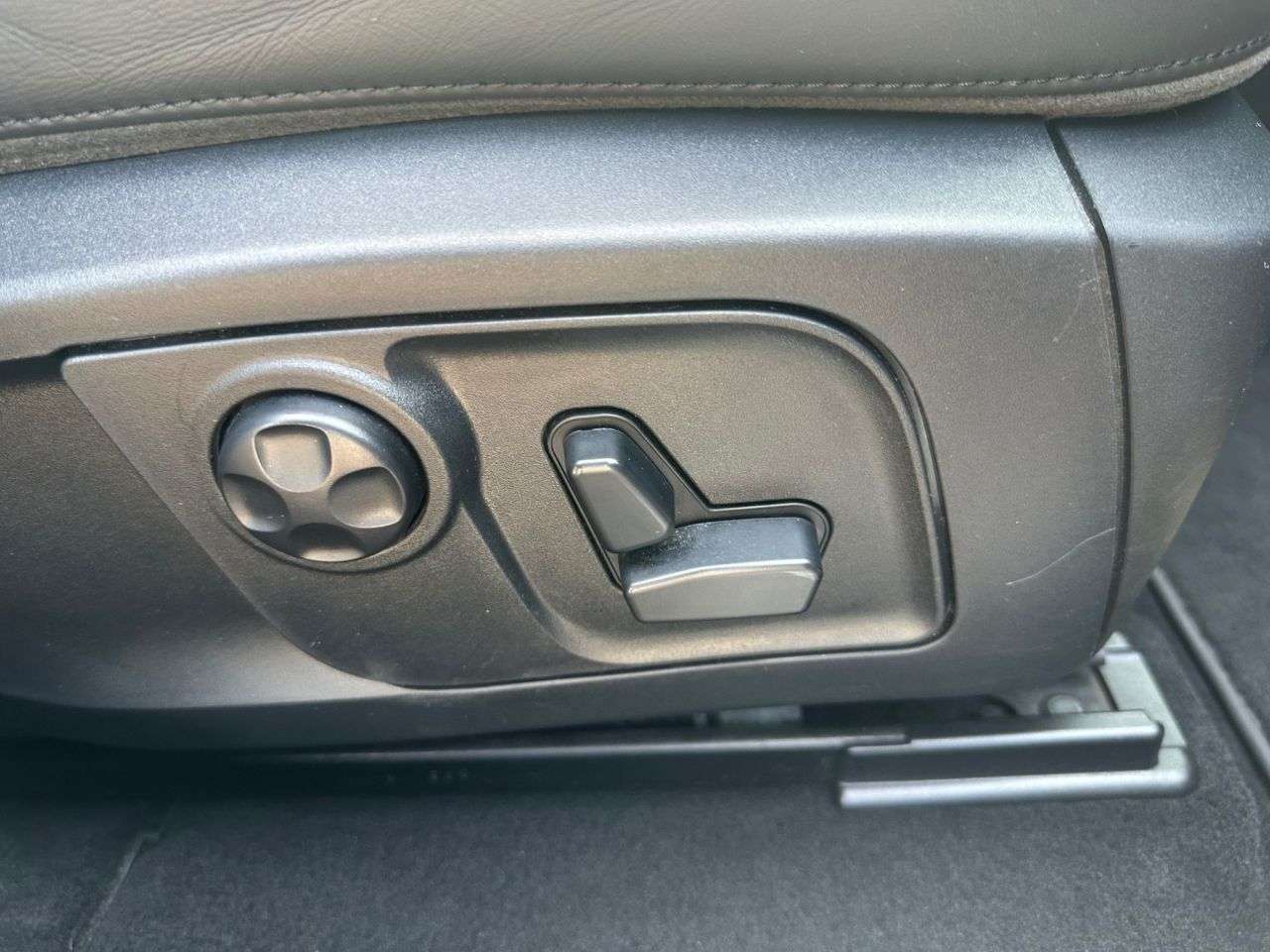 2017 MASERATI LEVANTE 2017 MASERATI LEVANTE