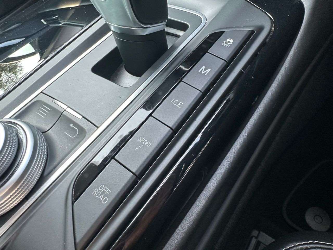 2017 MASERATI LEVANTE 2017 MASERATI LEVANTE