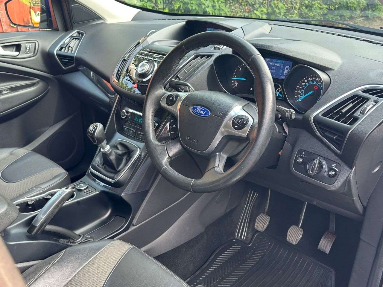 A 2015 FORD KUGA 2.0 TDCi Titanium SUV 5dr Diesel Manual 2WD Euro 6 (s/s) (150 ps) A 2015 FORD KUGA 2.0 TDCi Titanium SUV 5dr Diesel Manual 2WD Euro 6 (s/s) (150 ps)