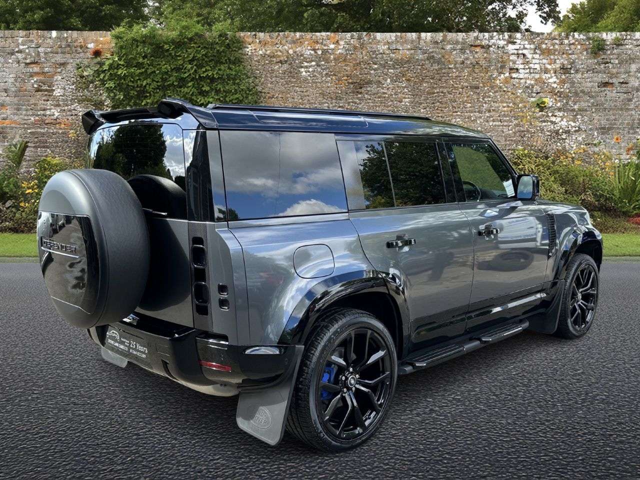 A 2021 LAND ROVER DEFENDER 110 3.0 D250 MHEV S Hard Top SUV 5dr Diesel Auto 4WD MWB Euro 6 (s/s) (250 ps) A 2021 LAND ROVER DEFENDER 110 3.0 D250 MHEV S Hard Top SUV 5dr Diesel Auto 4WD MWB Euro 6 (s/s) (250 ps)