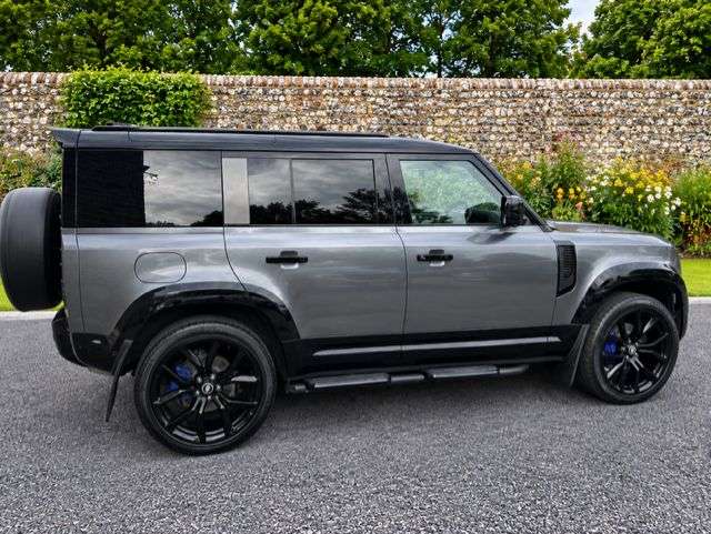 A 2021 LAND ROVER DEFENDER 110 3.0 D250 MHEV S Hard Top SUV 5dr Diesel Auto 4WD MWB Euro 6 (s/s) (250 ps) A 2021 LAND ROVER DEFENDER 110 3.0 D250 MHEV S Hard Top SUV 5dr Diesel Auto 4WD MWB Euro 6 (s/s) (250 ps)