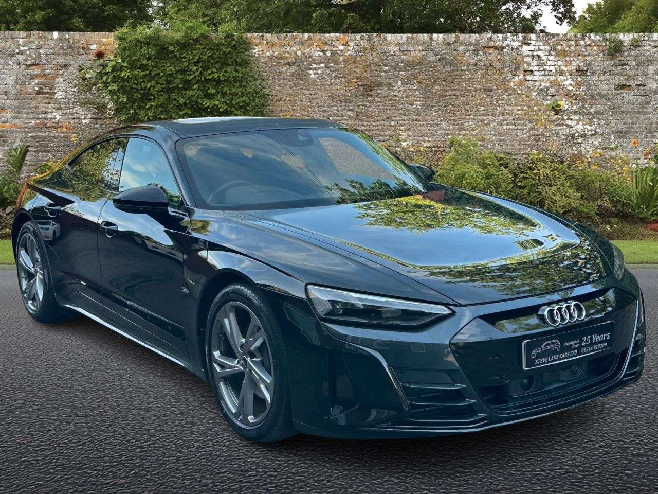 A 2022 AUDI E-TRON GT 93.4kWh Saloon 4dr Electric Auto quattro (476 ps) A 2022 AUDI E-TRON GT 93.4kWh Saloon 4dr Electric Auto quattro (476 ps)