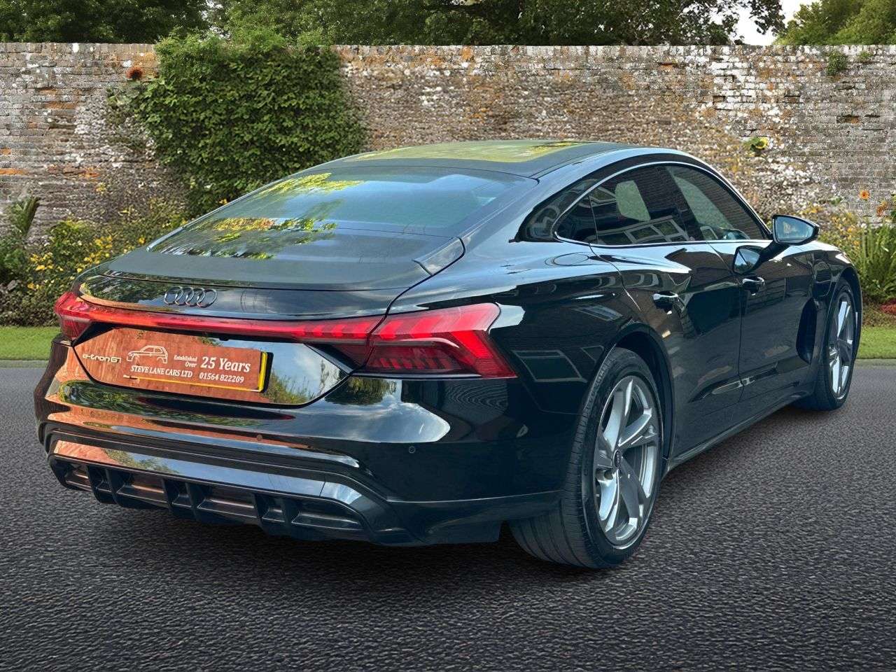 A 2022 AUDI E-TRON GT 93.4kWh Saloon 4dr Electric Auto quattro (476 ps) A 2022 AUDI E-TRON GT 93.4kWh Saloon 4dr Electric Auto quattro (476 ps)
