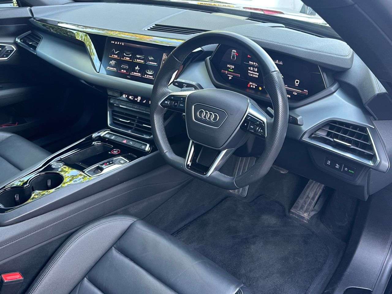 A 2022 AUDI E-TRON GT 93.4kWh Saloon 4dr Electric Auto quattro (476 ps) A 2022 AUDI E-TRON GT 93.4kWh Saloon 4dr Electric Auto quattro (476 ps)