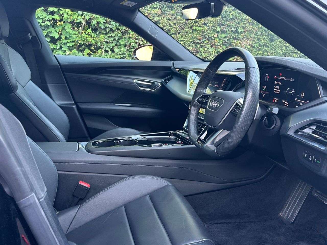 A 2022 AUDI E-TRON GT 93.4kWh Saloon 4dr Electric Auto quattro (476 ps) A 2022 AUDI E-TRON GT 93.4kWh Saloon 4dr Electric Auto quattro (476 ps)