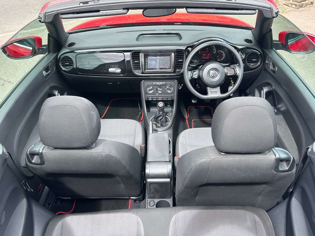 A 2013 VOLKSWAGEN BEETLE 1.6 TDI BlueMotion Tech Cabriolet 2dr Diesel Manual Euro 5 (s/s) (105 ps) A 2013 VOLKSWAGEN BEETLE 1.6 TDI BlueMotion Tech Cabriolet 2dr Diesel Manual Euro 5 (s/s) (105 ps)