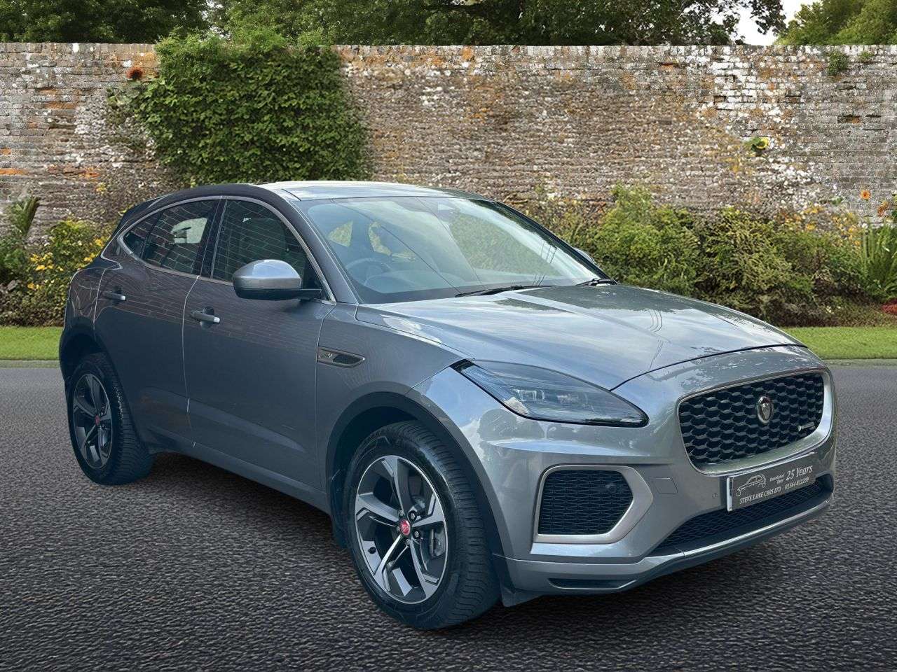 A 2021 JAGUAR E-PACE 2.0 D204 MHEV R-Dynamic SE SUV 5dr Diesel Auto AWD Euro 6 (s/s) (204 ps) R A 2021 JAGUAR E-PACE 2.0 D204 MHEV R-Dynamic SE SUV 5dr Diesel Auto AWD Euro 6 (s/s) (204 ps) R
